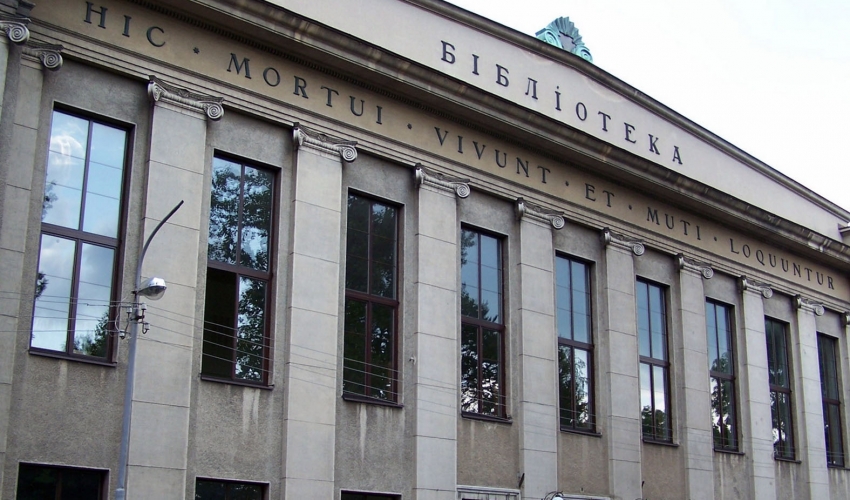 фотографія фасаду будівлі Науково-технічної бібліотеки