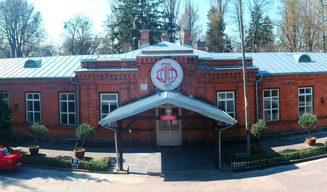 Будівля Вищої школи міжнародних відносин та суспільної комунікації в Хелмі (Польща)