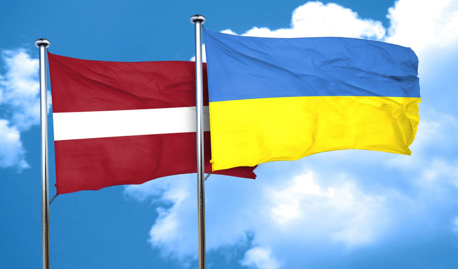 Прапори Латвії та України