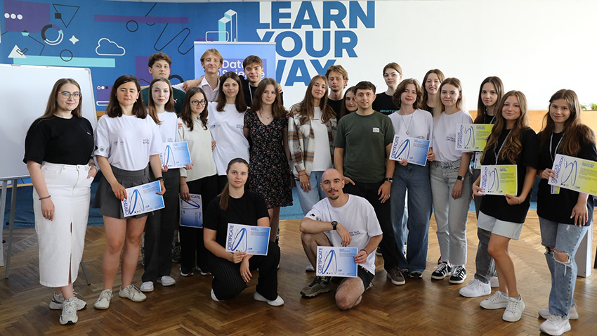 Фото із заходу