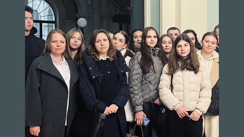 Фото із заходу