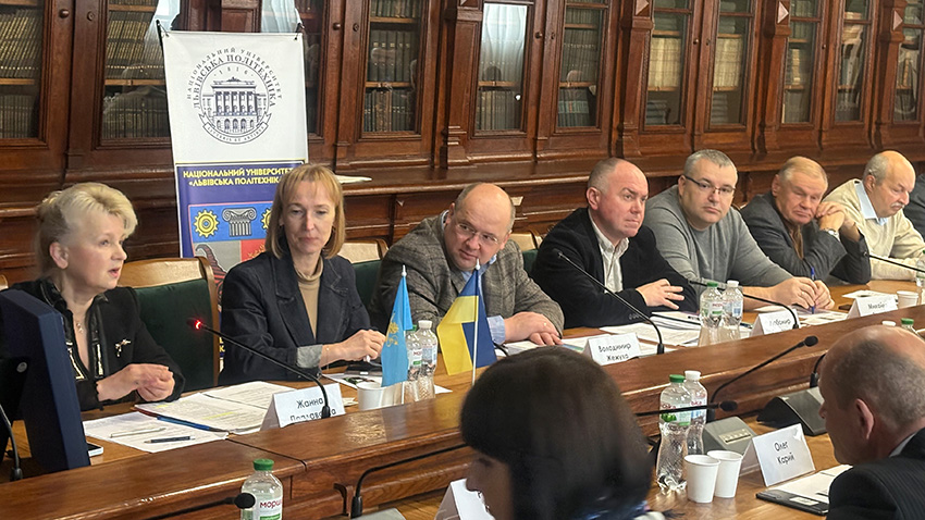 Фото із круглого столу