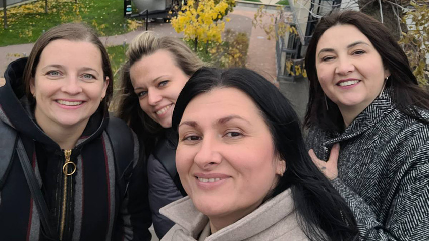 Фото із заходу