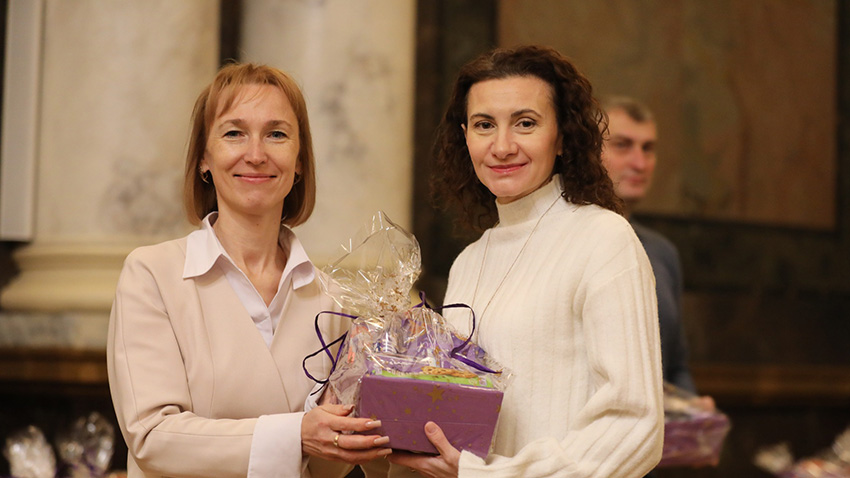 Фото із вручення подарунків