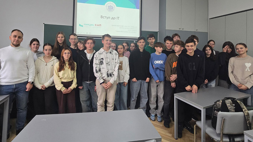 Фото з Днів Політехніки в гімназії