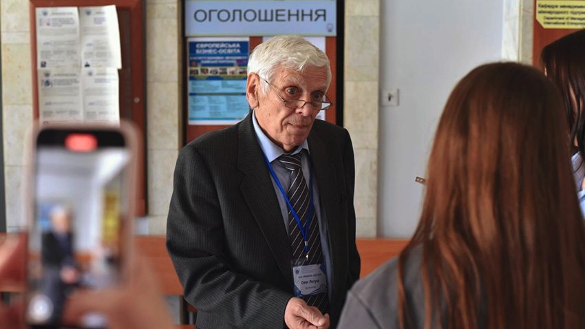 Олег Логуш