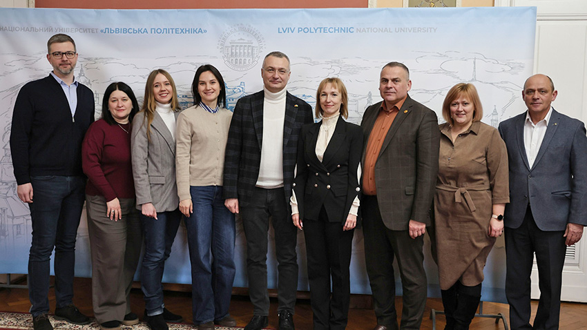 Фото з підписання меморандуму про співпрацю