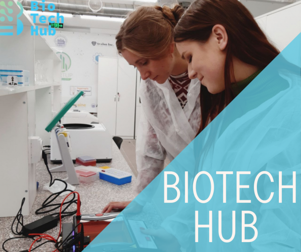 Наталя та Катерина – біотехнологи BioTechHub – активно провадять досліди на високоточному обладнанні у лабораторії