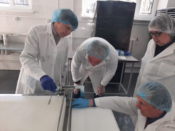 Процес виготовлення гідрогелевих пов’язок у лабораторії Львівської політехніки