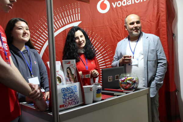 Представники компанії Vodafone