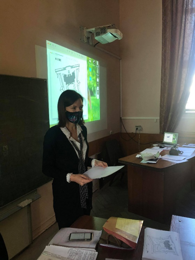 Оля Тіхонова, PhD, під час проведення онлайн-лекцій