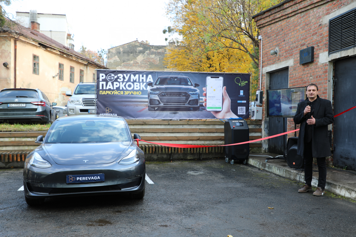 Фото з відкриття «Розумної парковки»