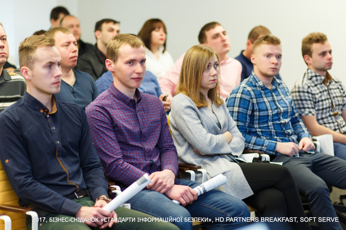 учасники бізнес-сніданку «Стандарти інформаційної безпеки»