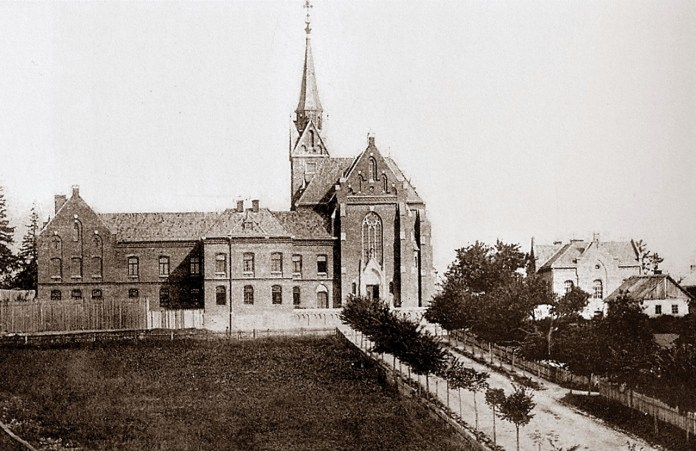 Костел і монастир Кармеліток Босих у 1901 р.