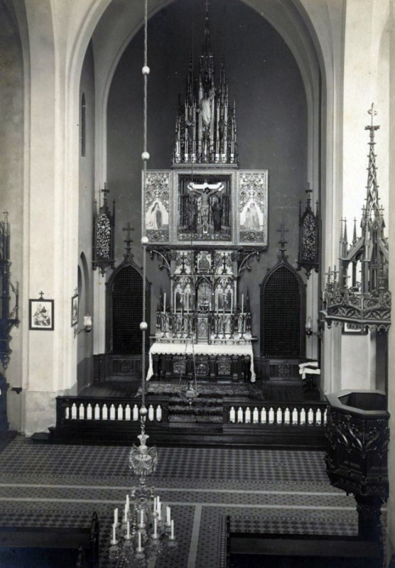 Головний вівтар костелу Кармеліток у 1906 р.