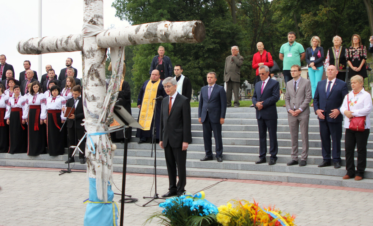Представники Світового Конгресу Українців вшанували полеглих воїнів