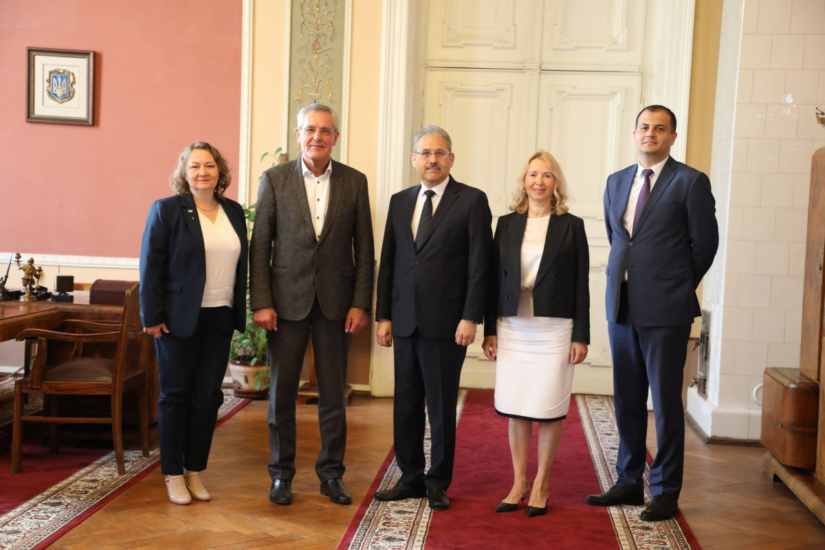 Фото із зустрічі з Послом Республіки Узбекистан