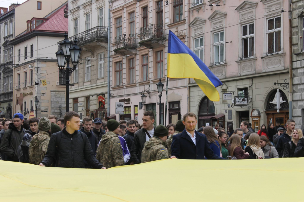 виконання Гімну на площі Ринок