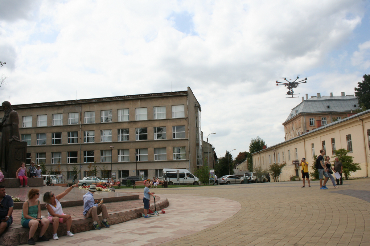 Німецькі студенти і політехніки проходять геодезичну практику у Львові