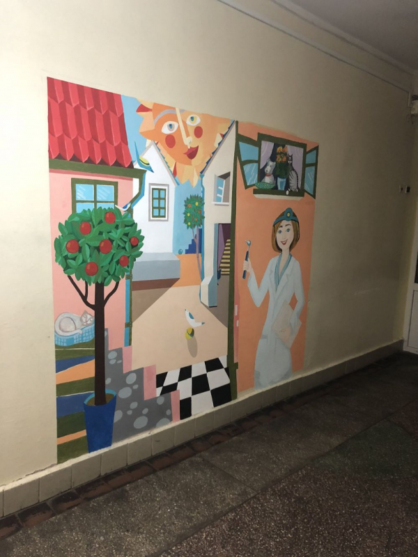 Фрагмент декоративних тематичних розписів на стіні міської дитячої клінічної лікарні Львова