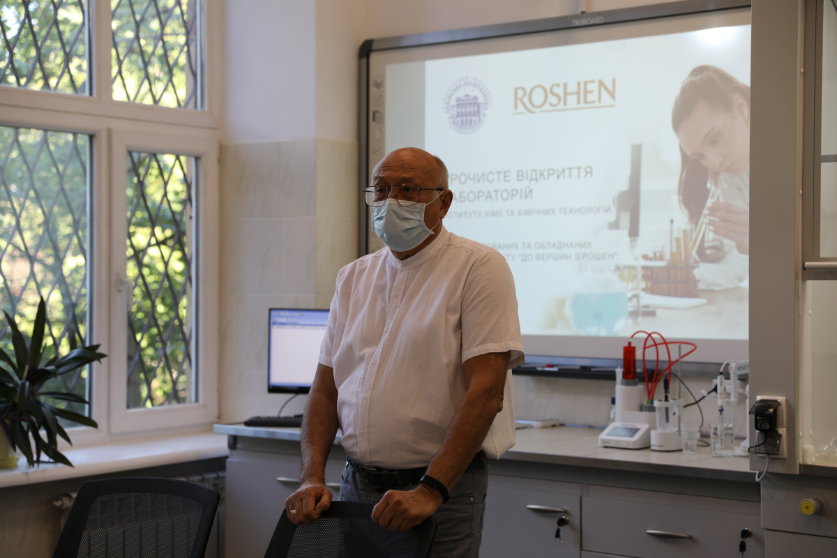 а підтримки Корпорації «Рошен», відкрили сучасні хімічні навчальні лабораторії
