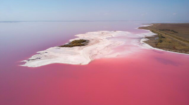 Рожеве озеро (Лемурійське озеро) – сто кілометрів від Херсону; бухта затоки Сиваш; Чаплинський район; село Григорівка