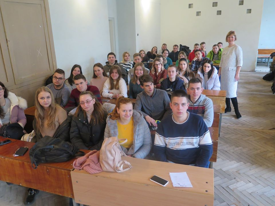 Наталя Вікторівна Чорнописька в аудиторії з студентами