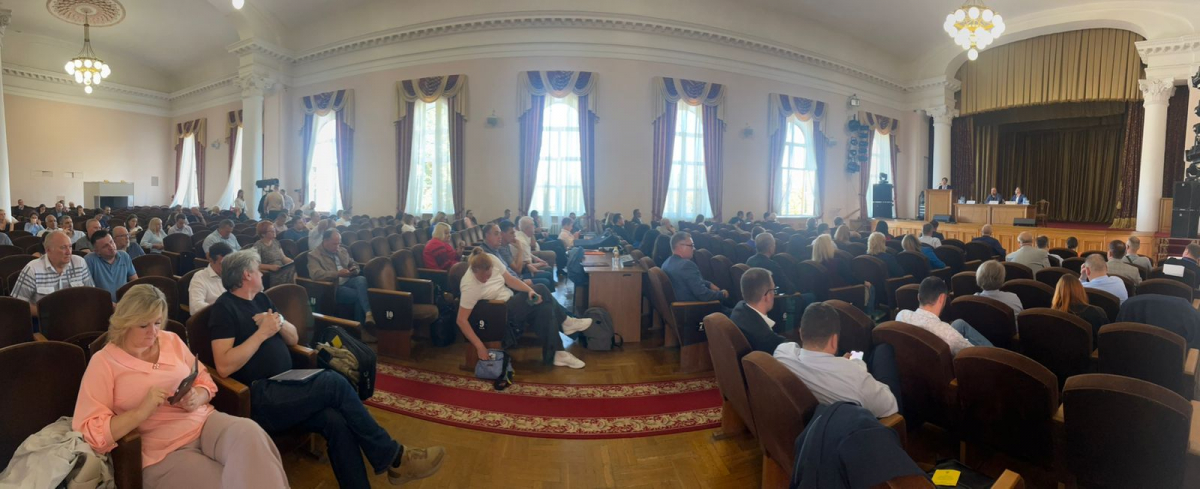 Фото із заходу