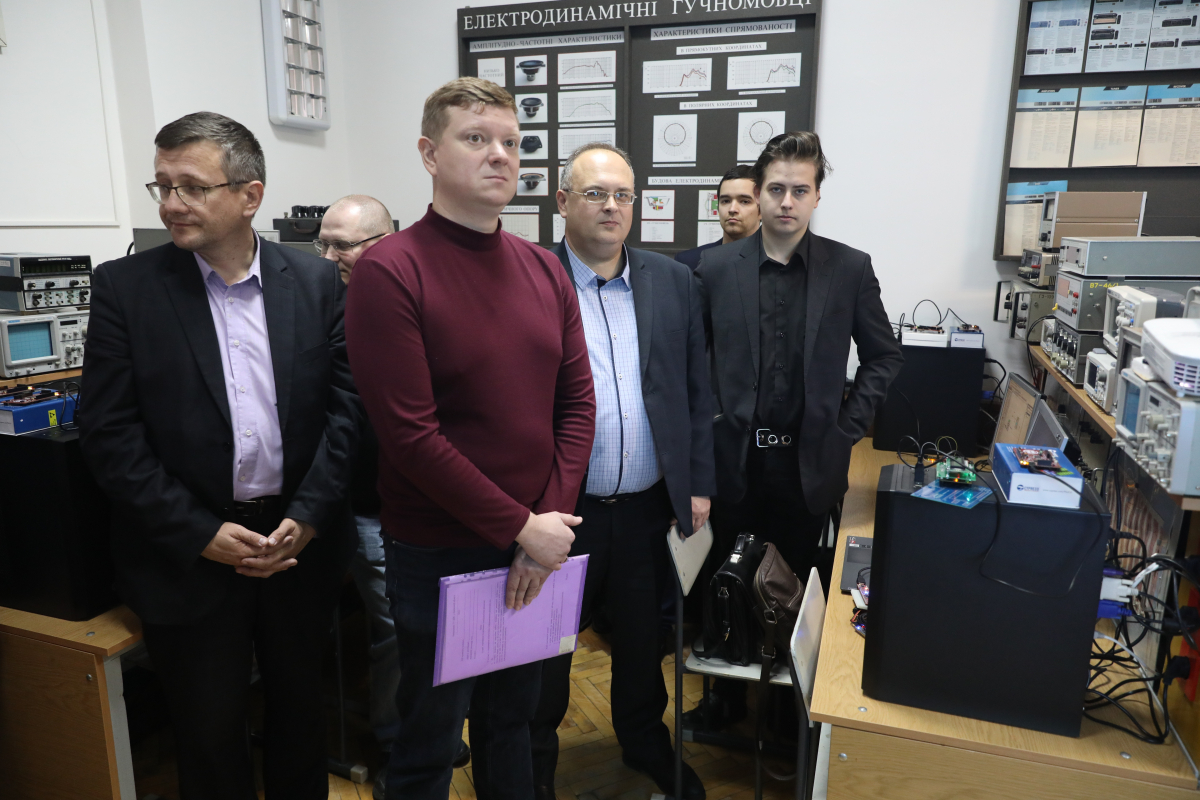 Фото з відкриття лабораторії