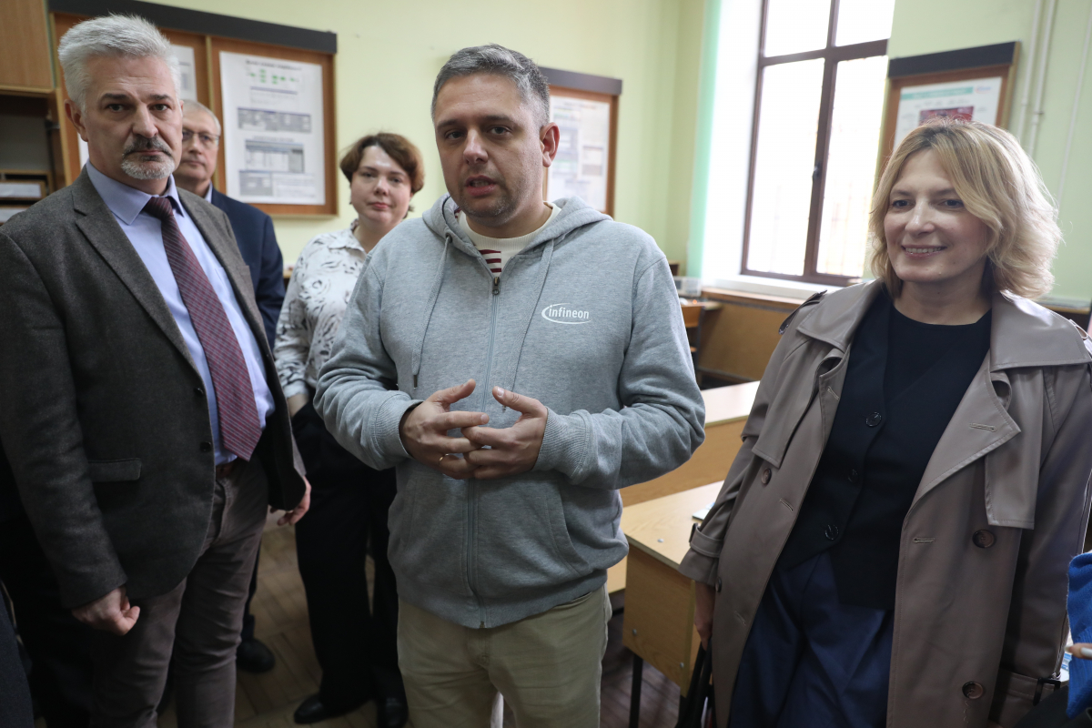 Фото з відкриття лабораторії