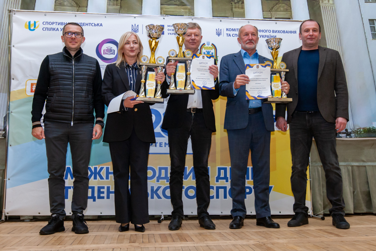 Фото з нагородження переможців