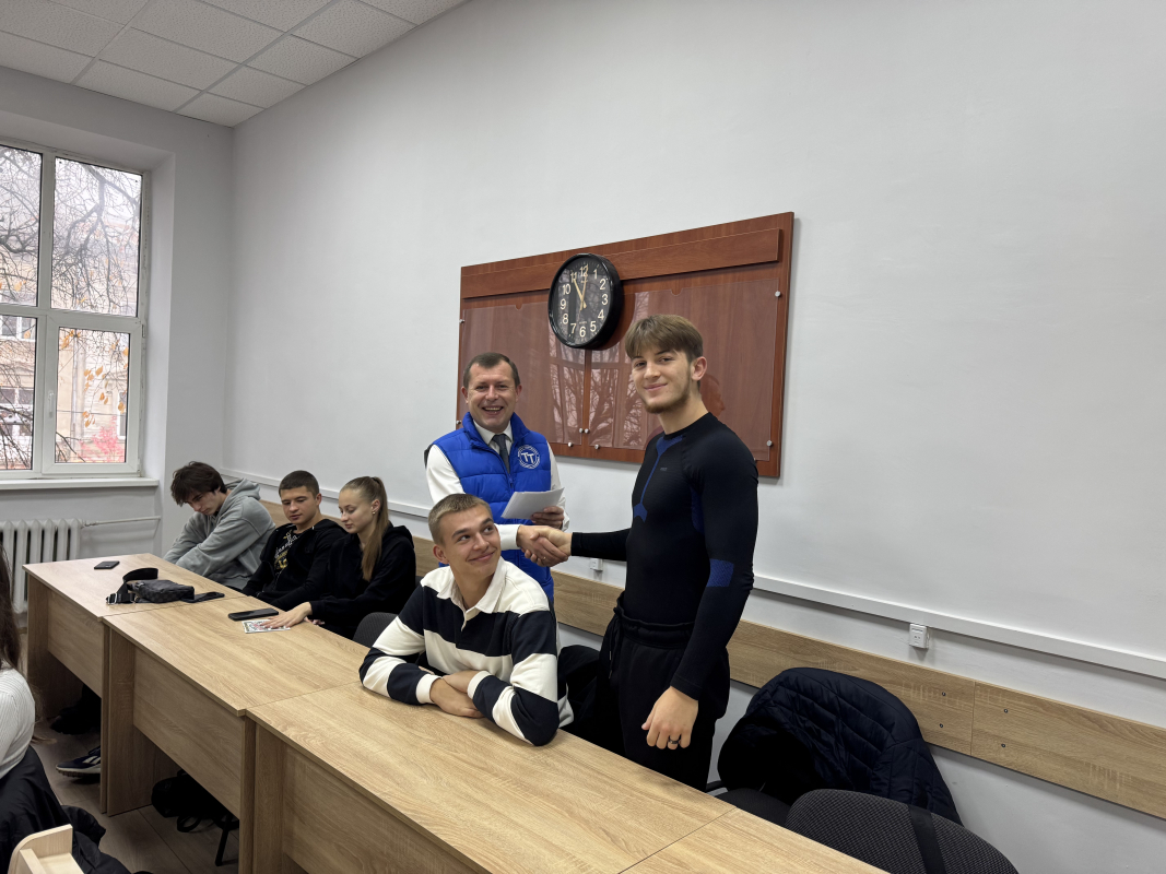Фото із заходу