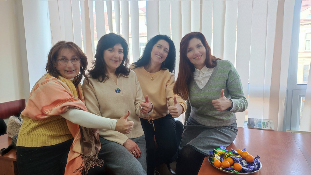 Фото із заходу