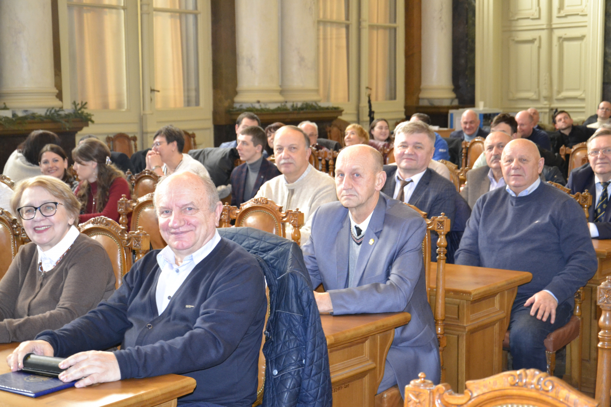 Фото з урочистої академії