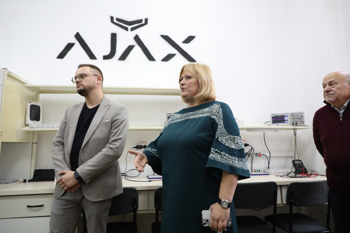 Фото з відкриття лабораторії