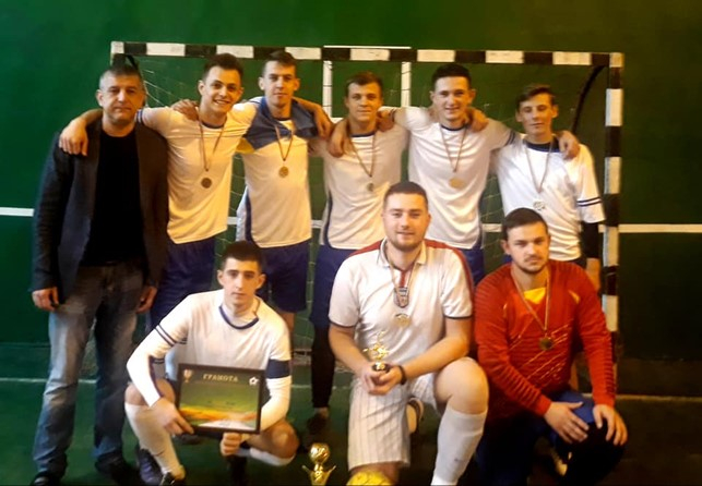 Переможці турніру з міні-футболу під керівництвом куратора доцента Андрія Мілянича