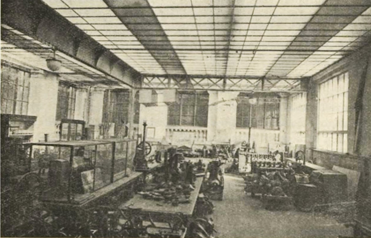 Музейні приміщення у відділі машинобудування