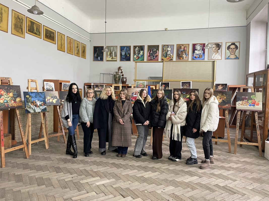 Фото із заходу