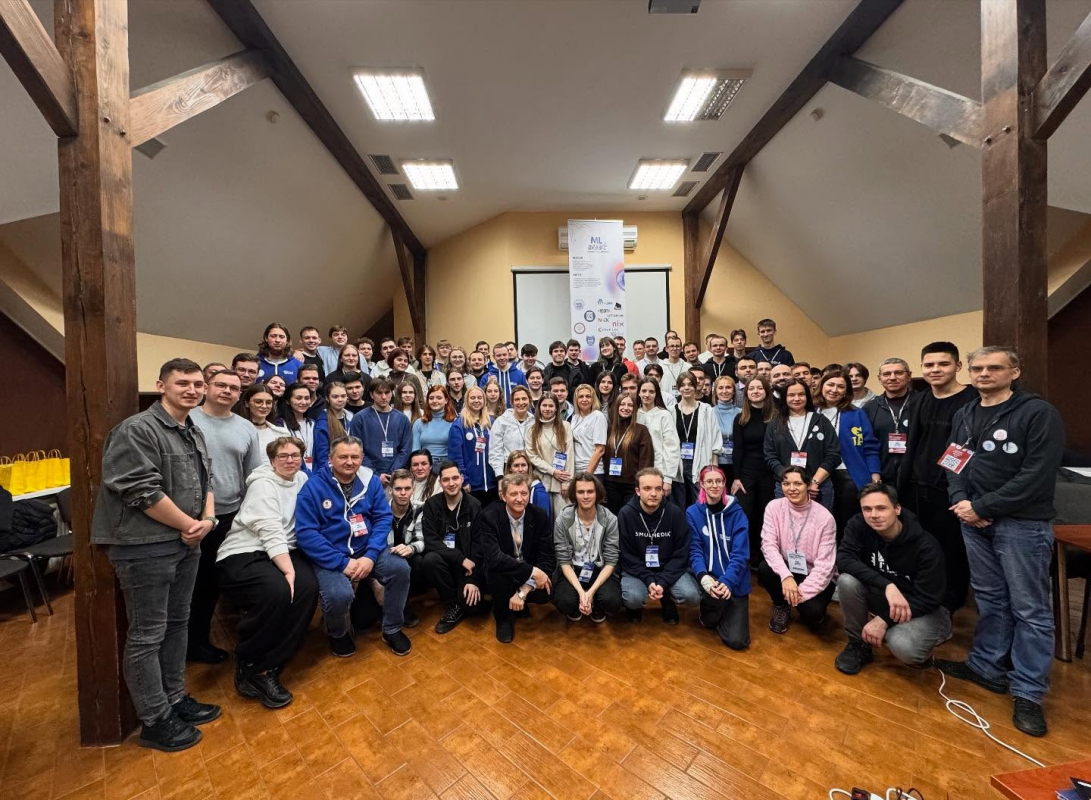 Фото із заходу