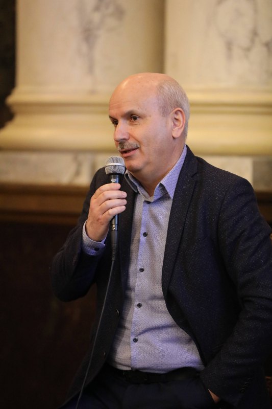 Фото із заходу