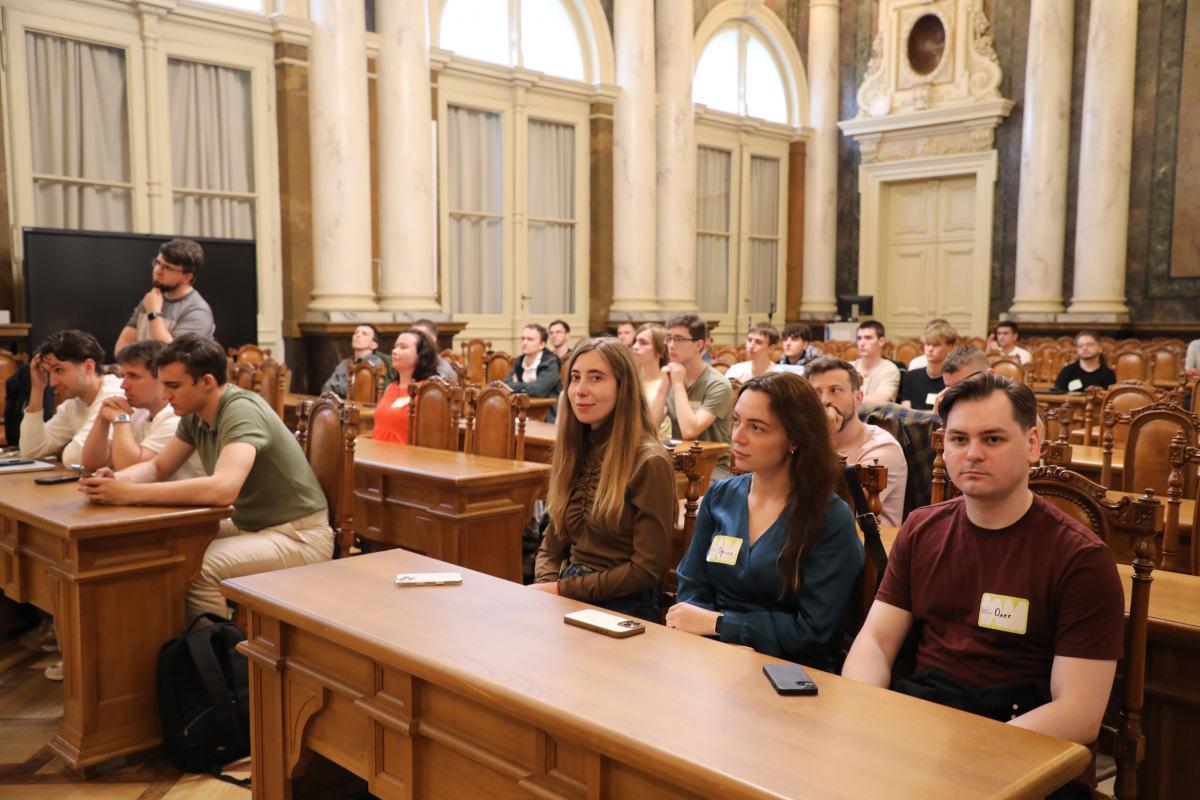 Фото із заходу