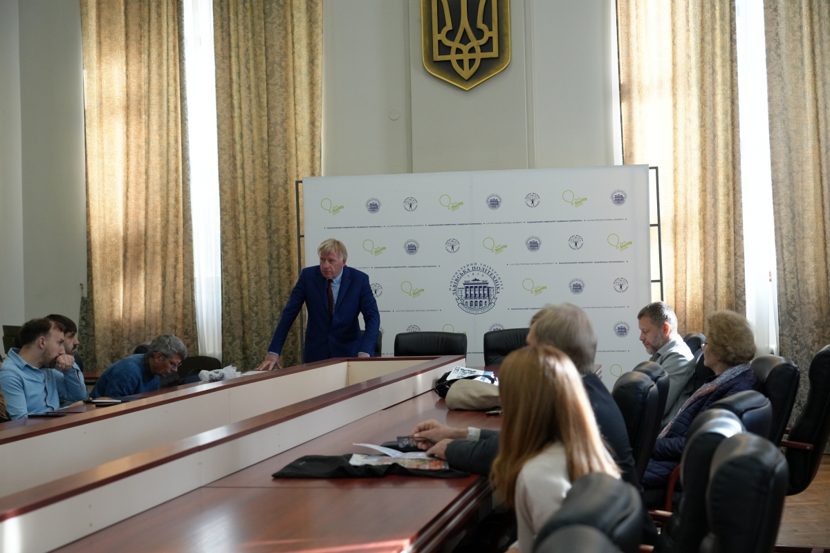 Фото із круглого столу