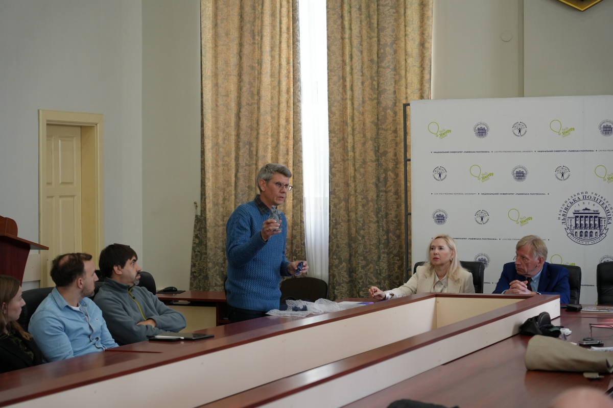 Фото із круглого столу