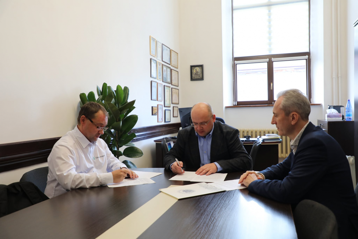 Фото з підписання меморандуму про співпрацю