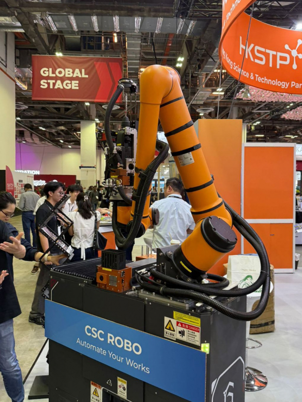 Фото з конференції в Сінгапурі