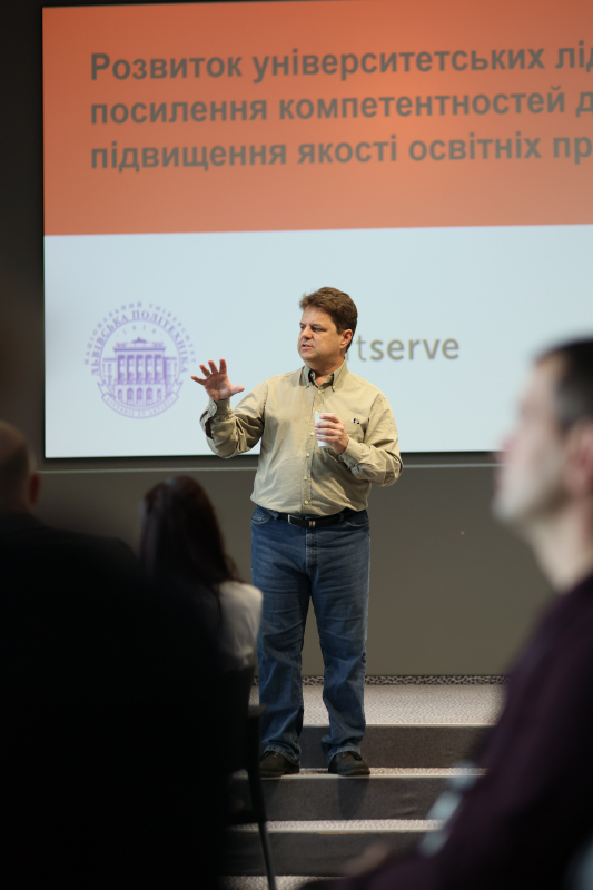 Фото із заходу