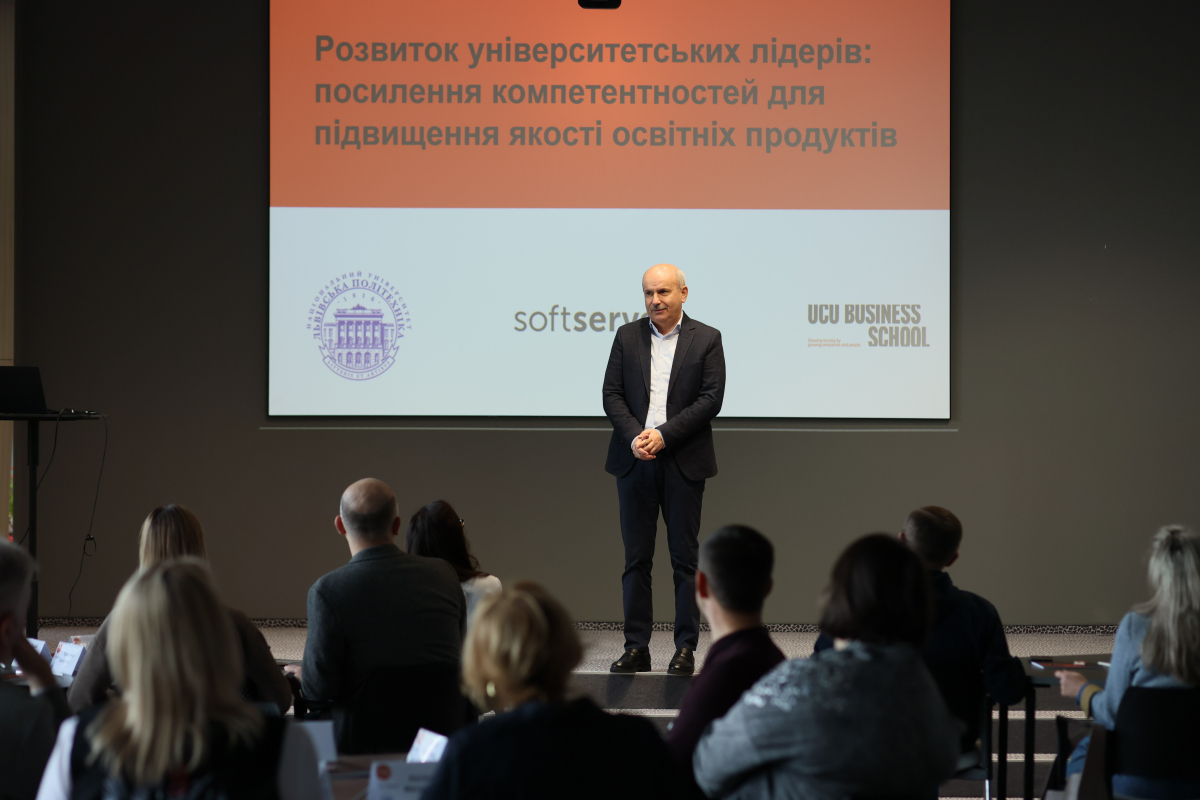 Фото із заходу