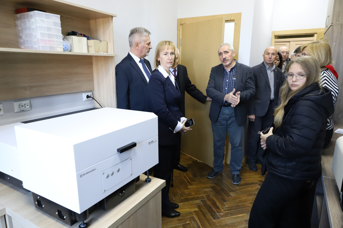Фото з відкриття лабораторії