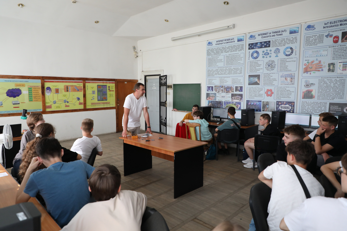 Про академію