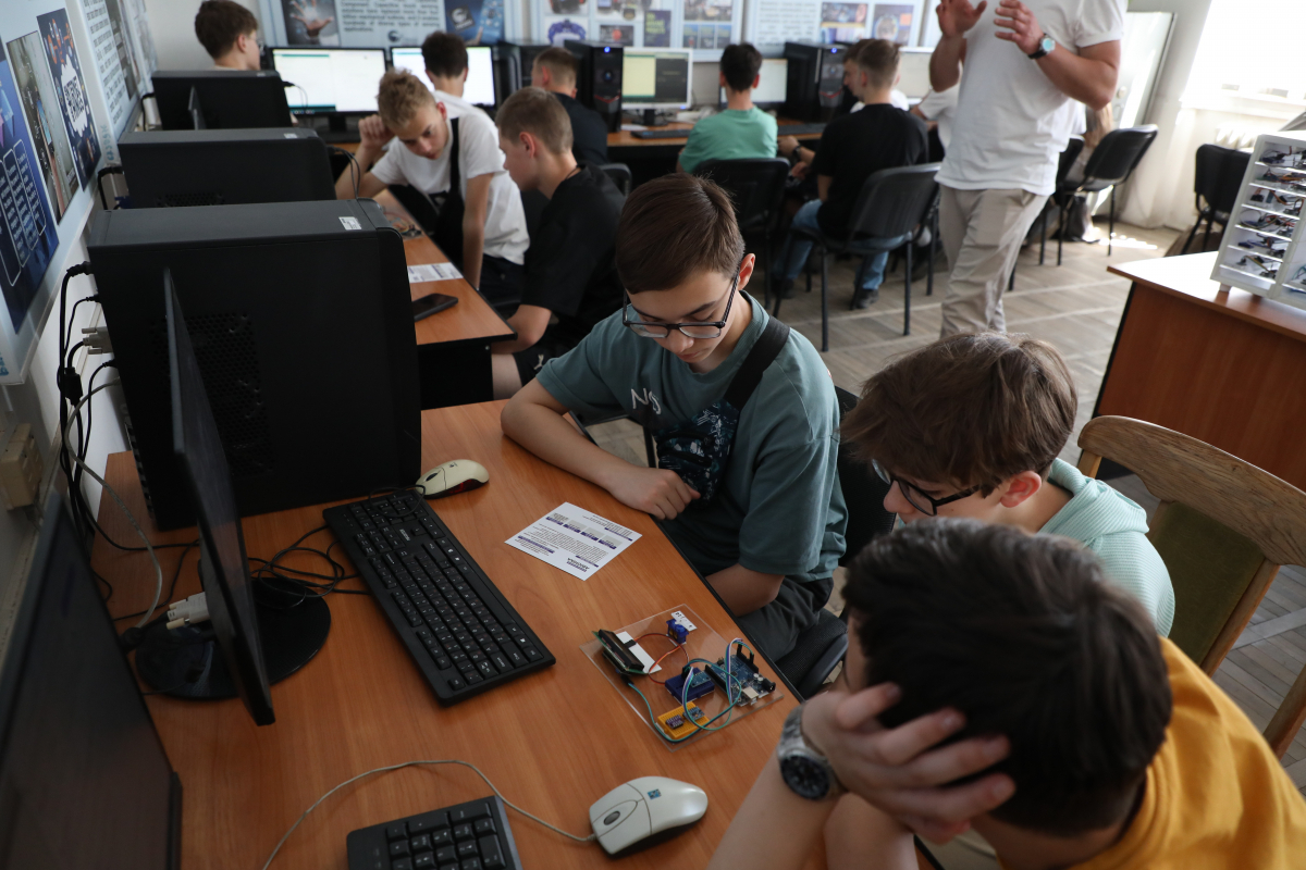 Про академію